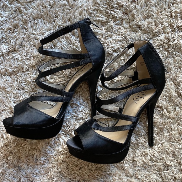 Sold ‼️ Netted heels - Picture 2 of 2